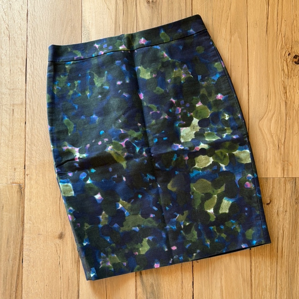 J.Crew No 2 Pencil Skirt Floral Waterlilies Navy Pink Green Size 2 EUC Beautiful